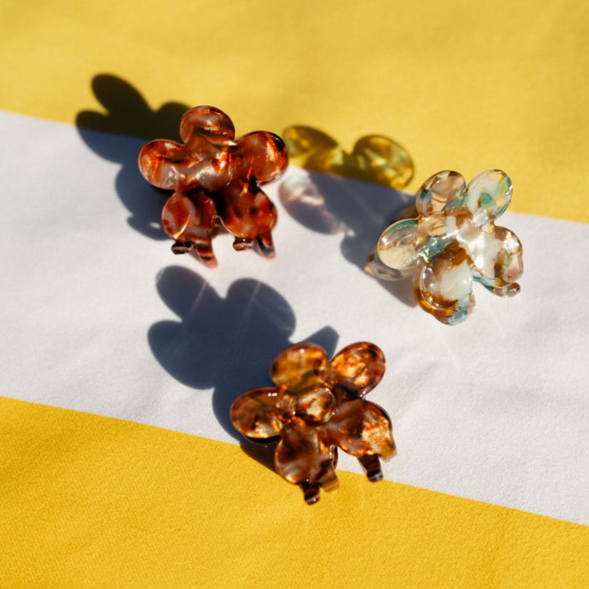 Set de 3 pinces fleurs - marron, blanc et bleu