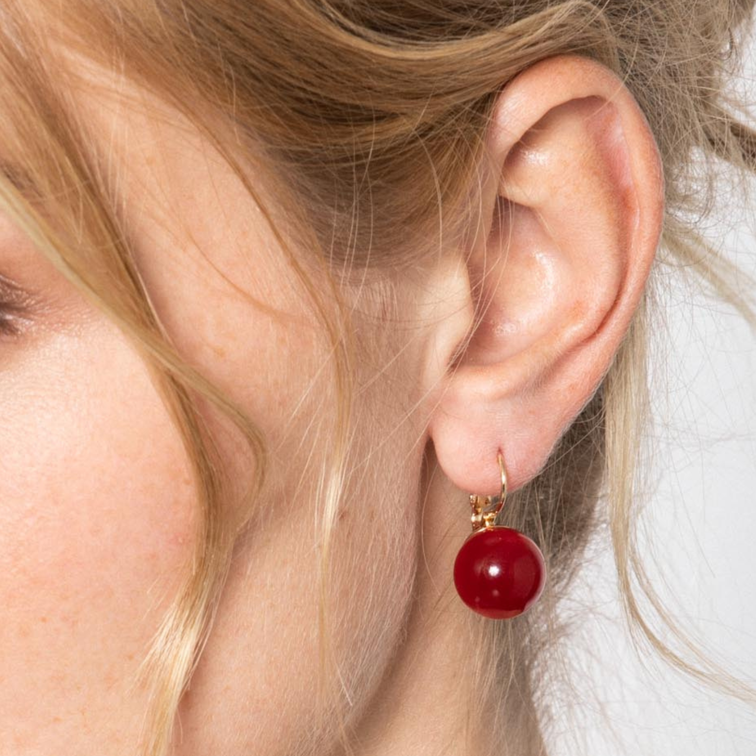 Boucles d'oreilles dormeuses rouge