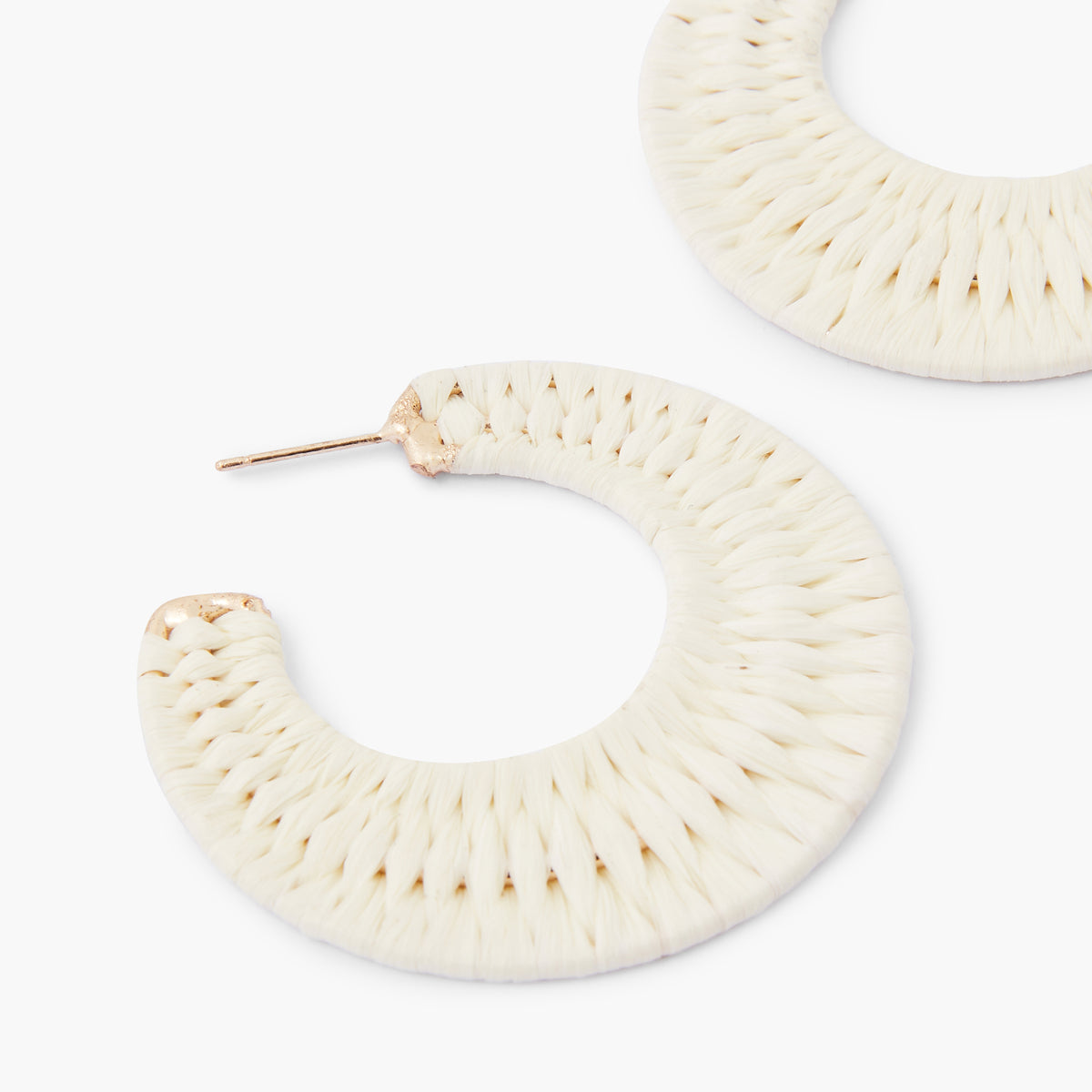 Créoles tissées en raphia ivoire