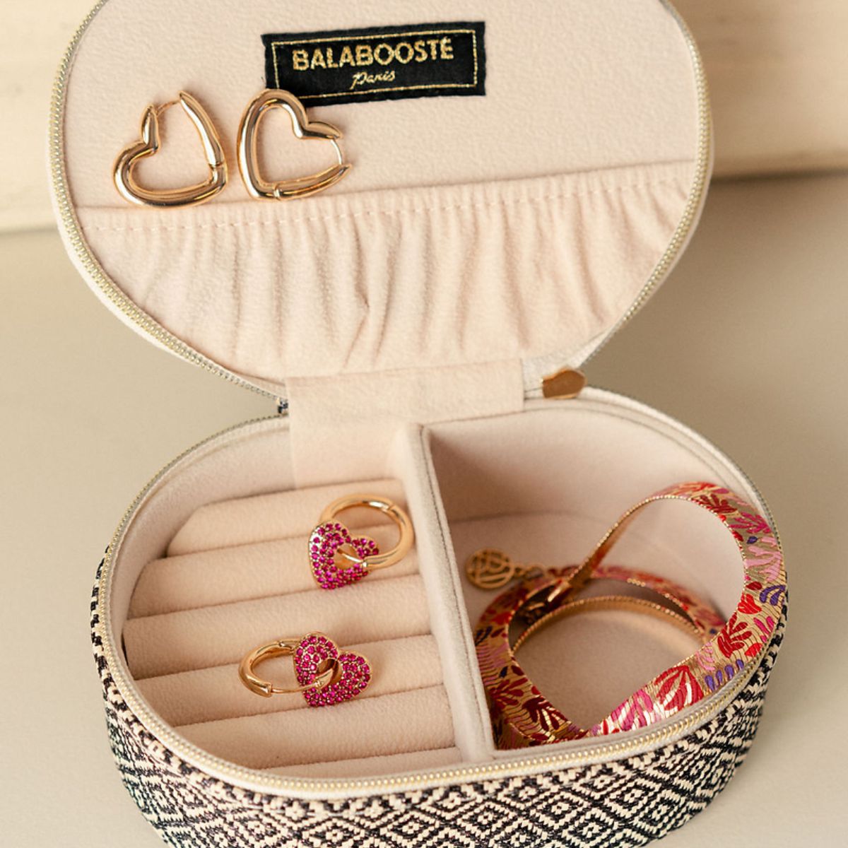 Petite boîte à bijoux ovale motifs géométriques