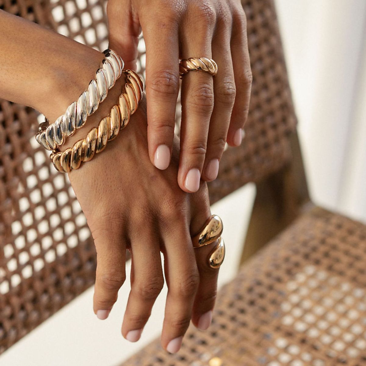 Grosse bague ouverte effet enroulé