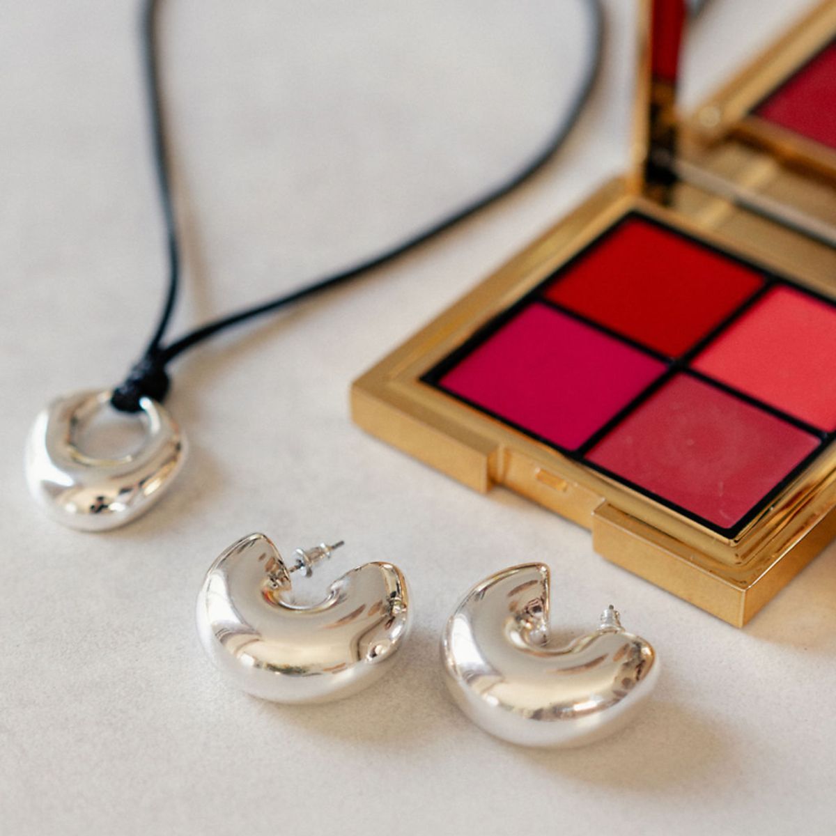 Petites créoles épaisses argentées