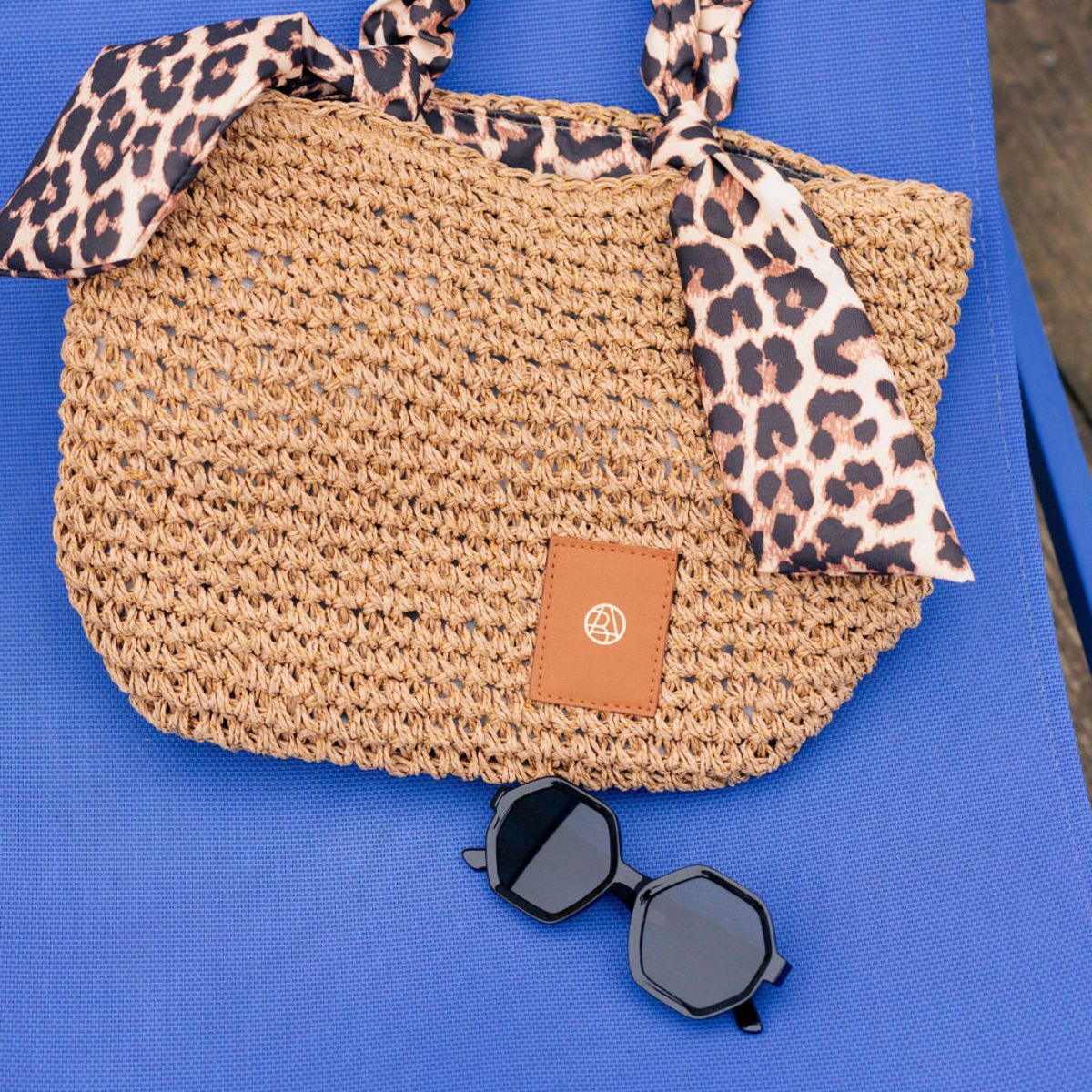 Lunettes de soleil noire forme octogonale - cat. UV3