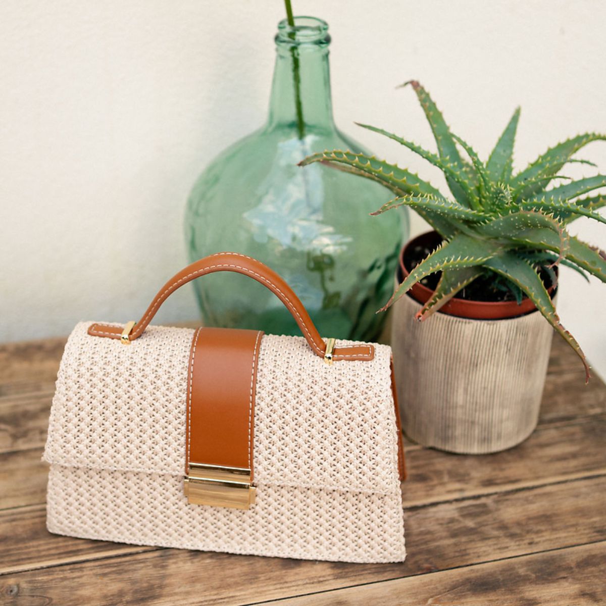 Sac à bandoulière trapèze effet paille camel