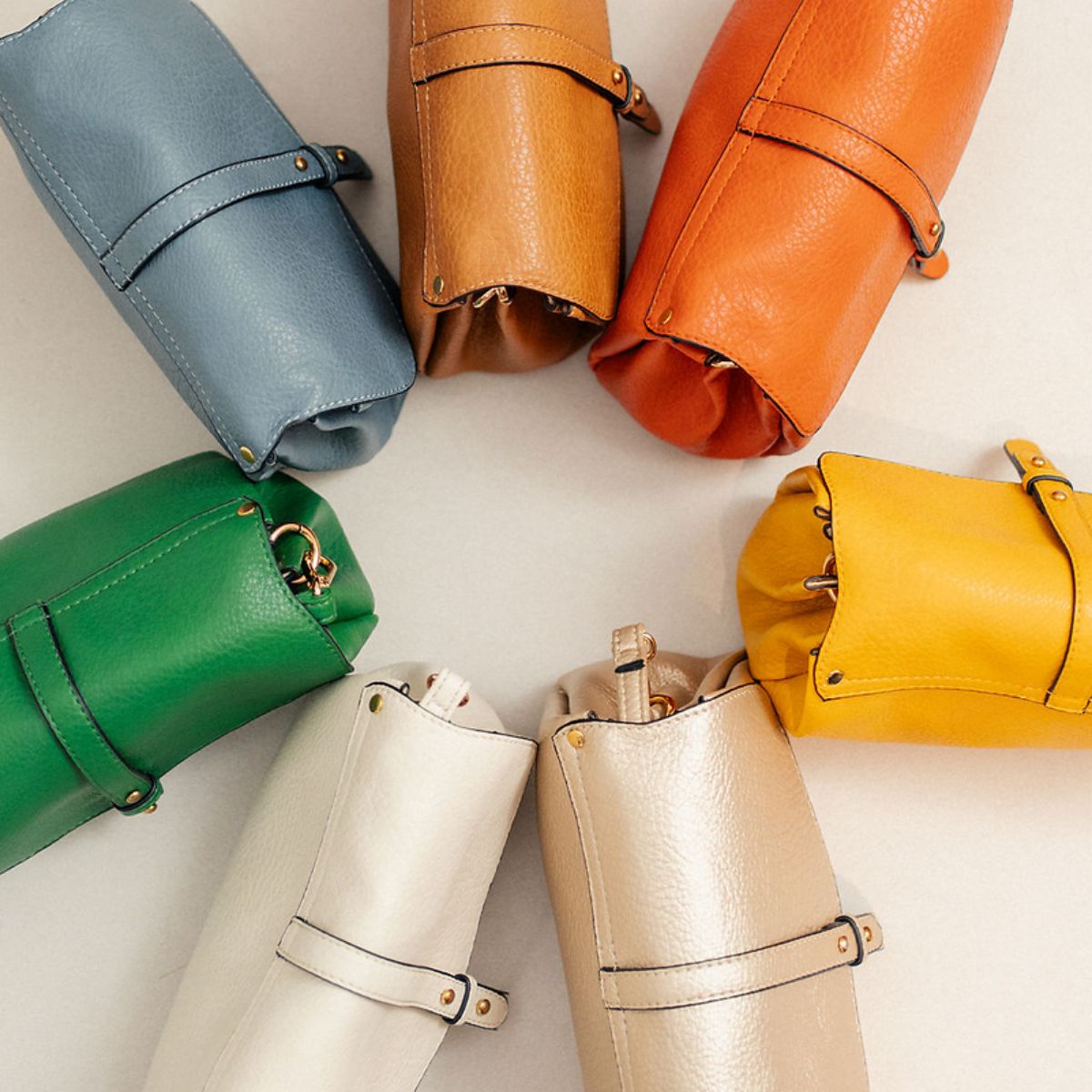 Sac à bandoulière effet grainé doré