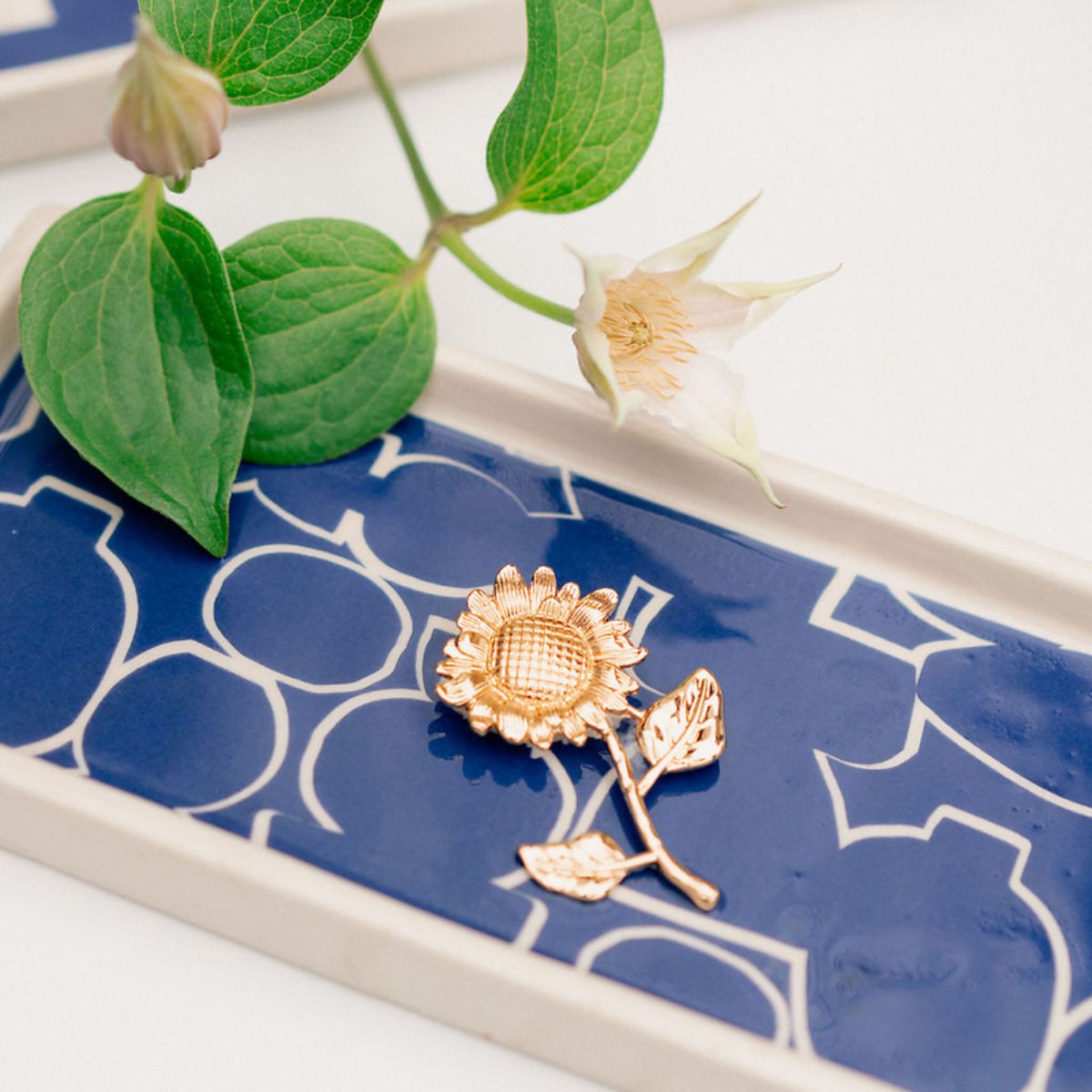 Broche fleur dorée
