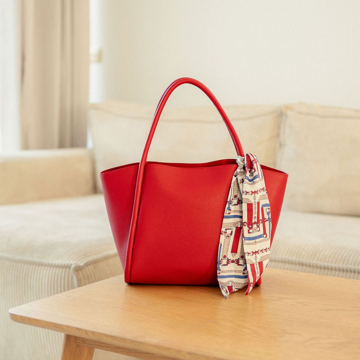 Cabas rouge avec foulard