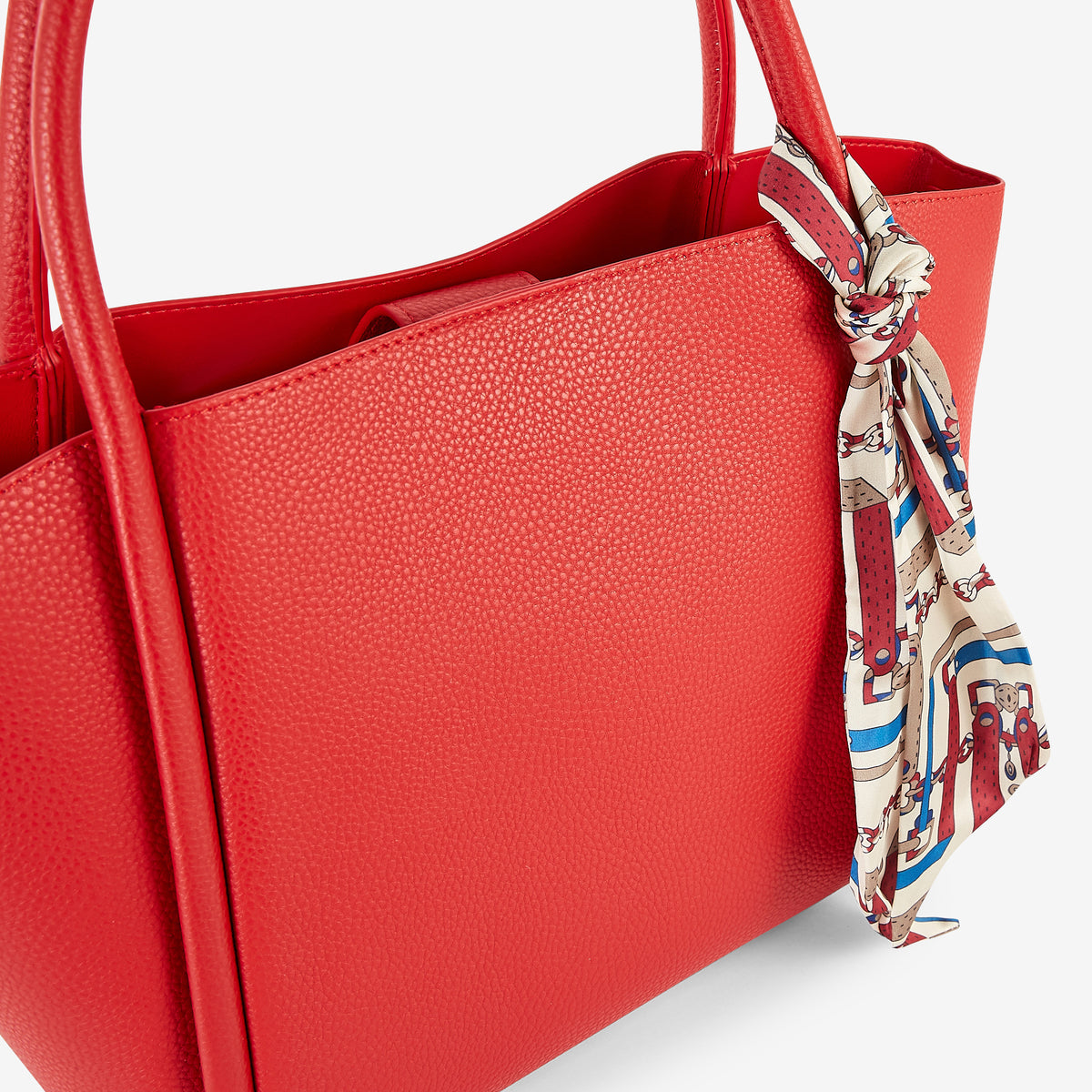 Cabas rouge avec foulard