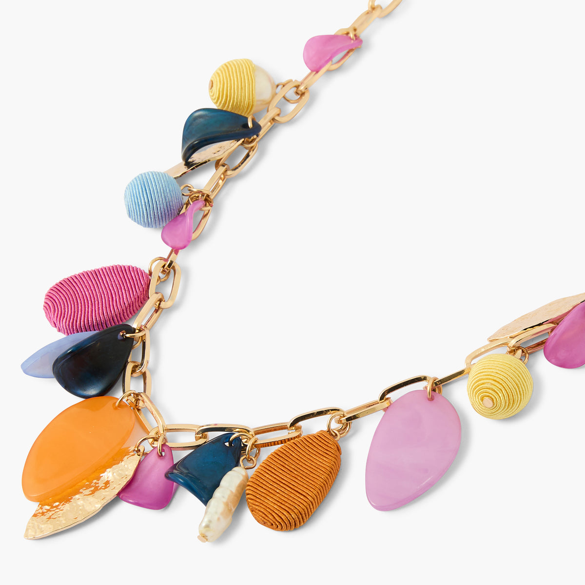 Collier chaine à breloques multicolores