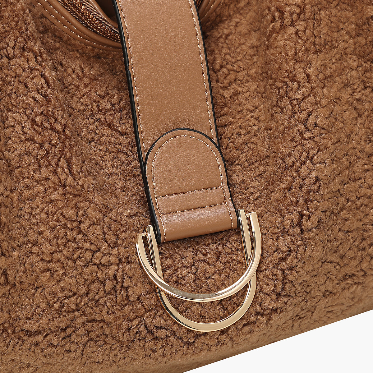 Sac hobo marron effet mouton