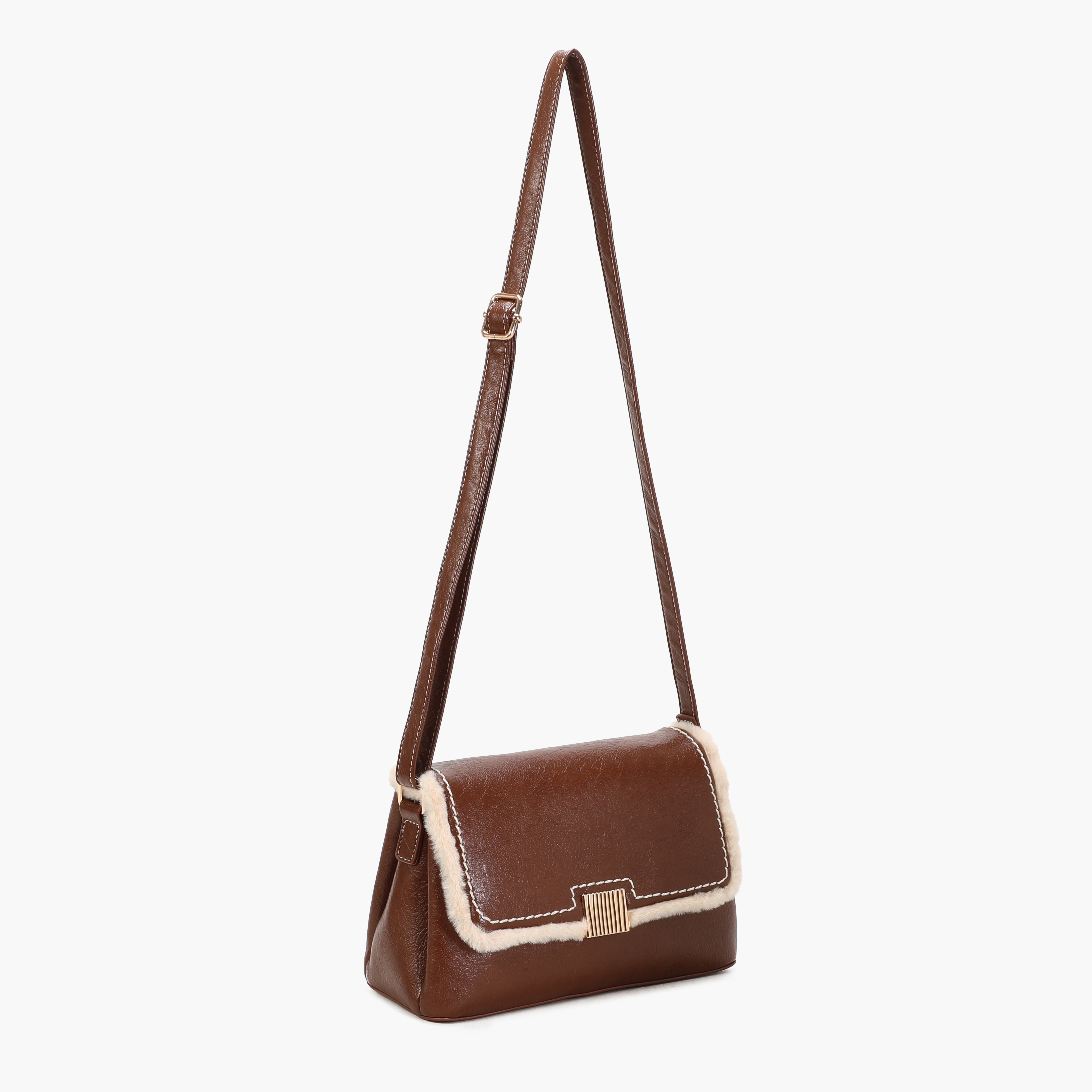 Sac à bandoulière marron avec effet fourrure