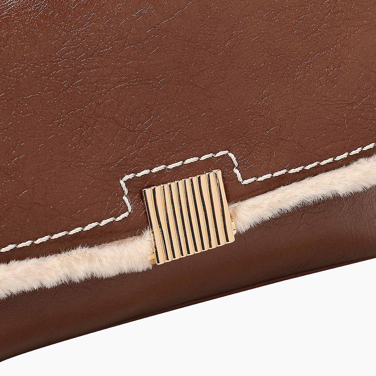 Sac à bandoulière marron avec effet fourrure