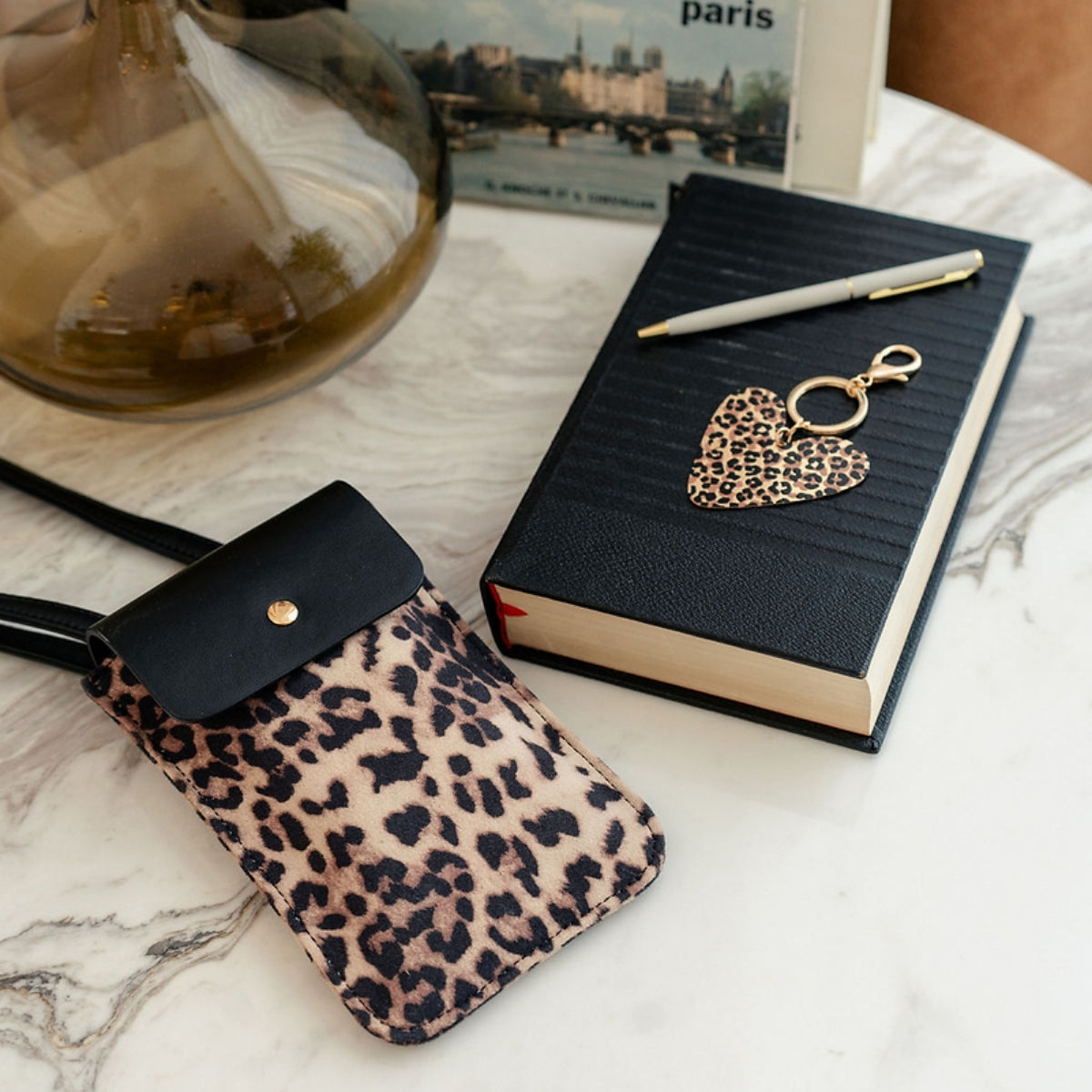 Pochette de téléphone motif léopard