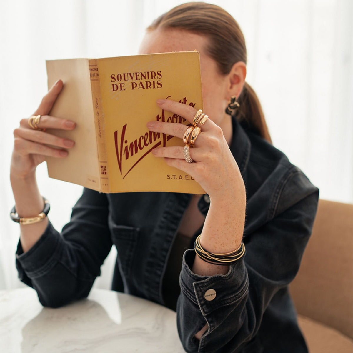 Set de 8 bracelets ressorts noirs et dorés