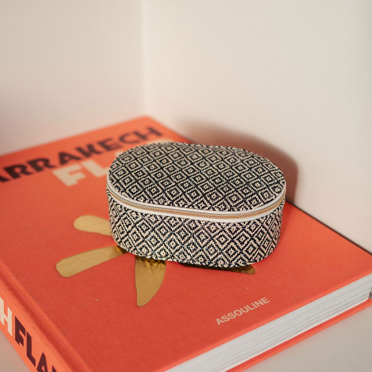 Petite boîte à bijoux ovale motifs géométriques