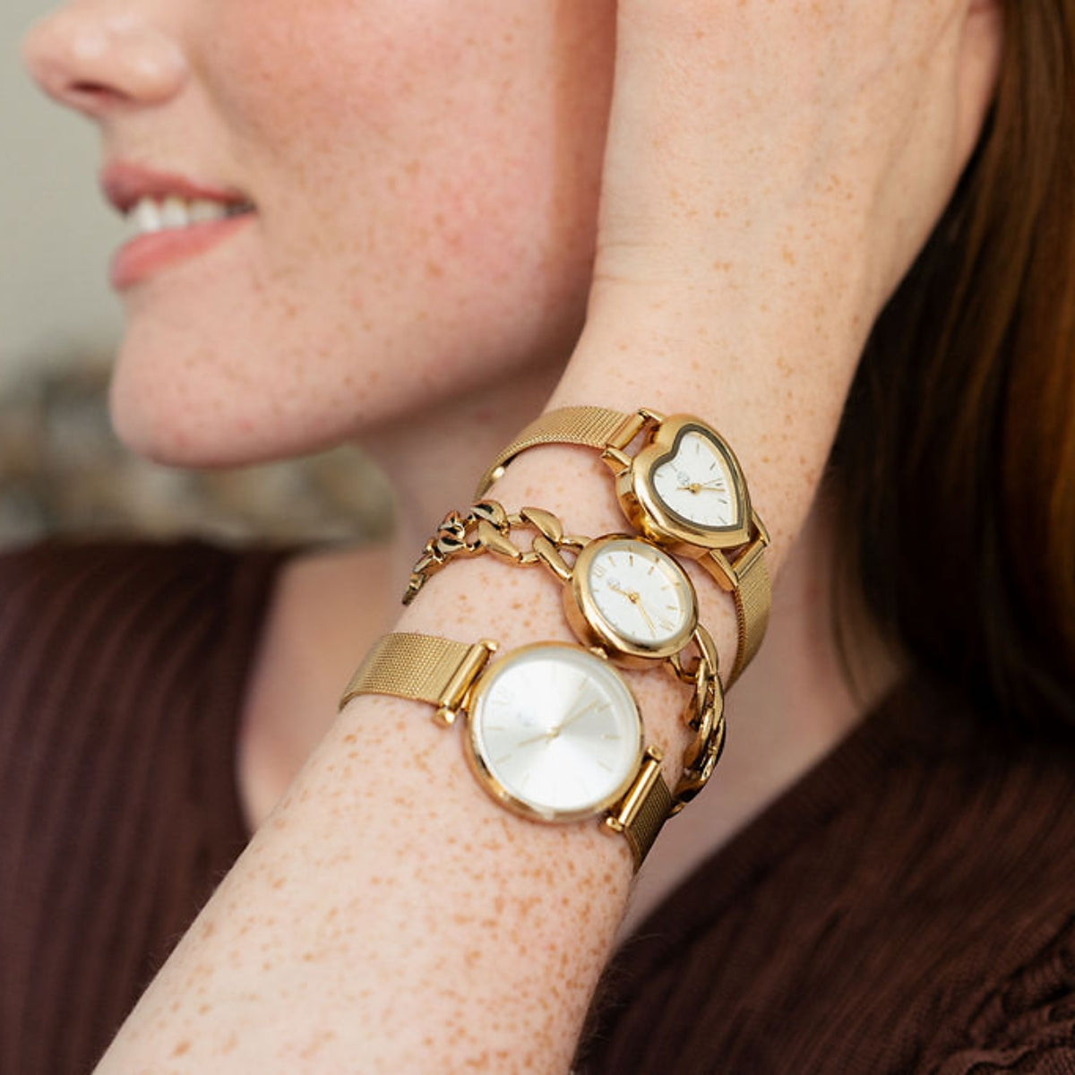 Montre cadran rond à fleurs bracelet maille milanaise doré