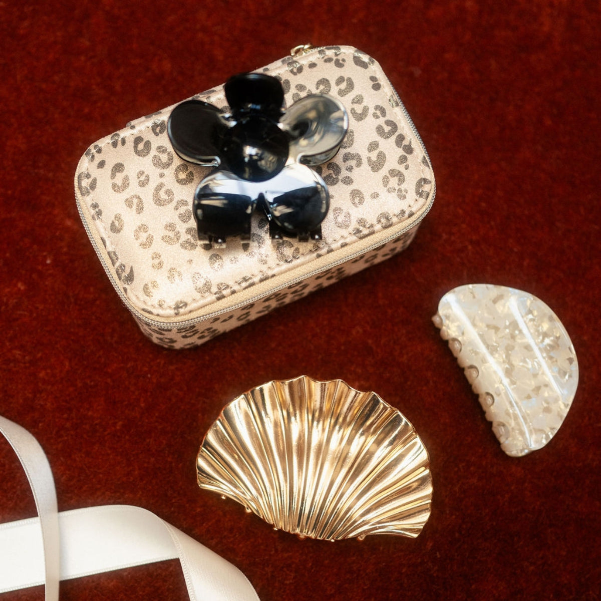 Pince à cheveux coquillage doré