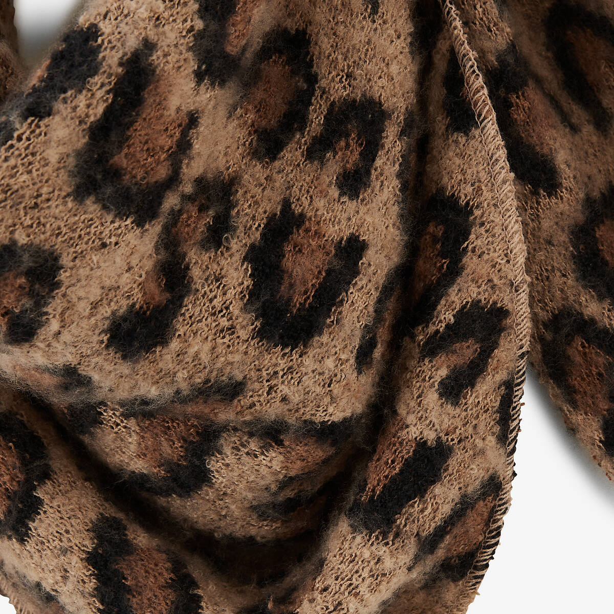 Écharpe triangle motif léopard