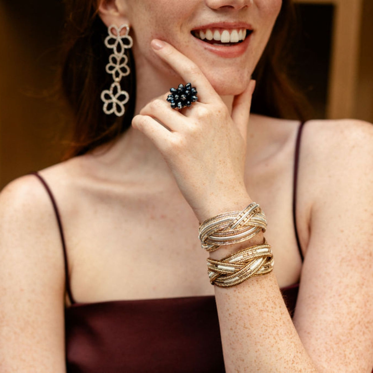 Grosse bague fleur à facettes coloris hématite