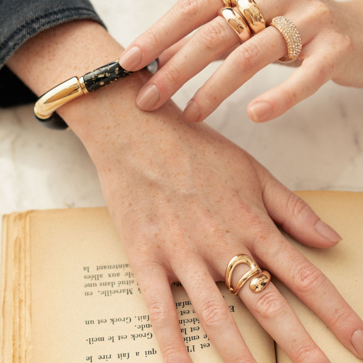 Bracelet tube noir et doré