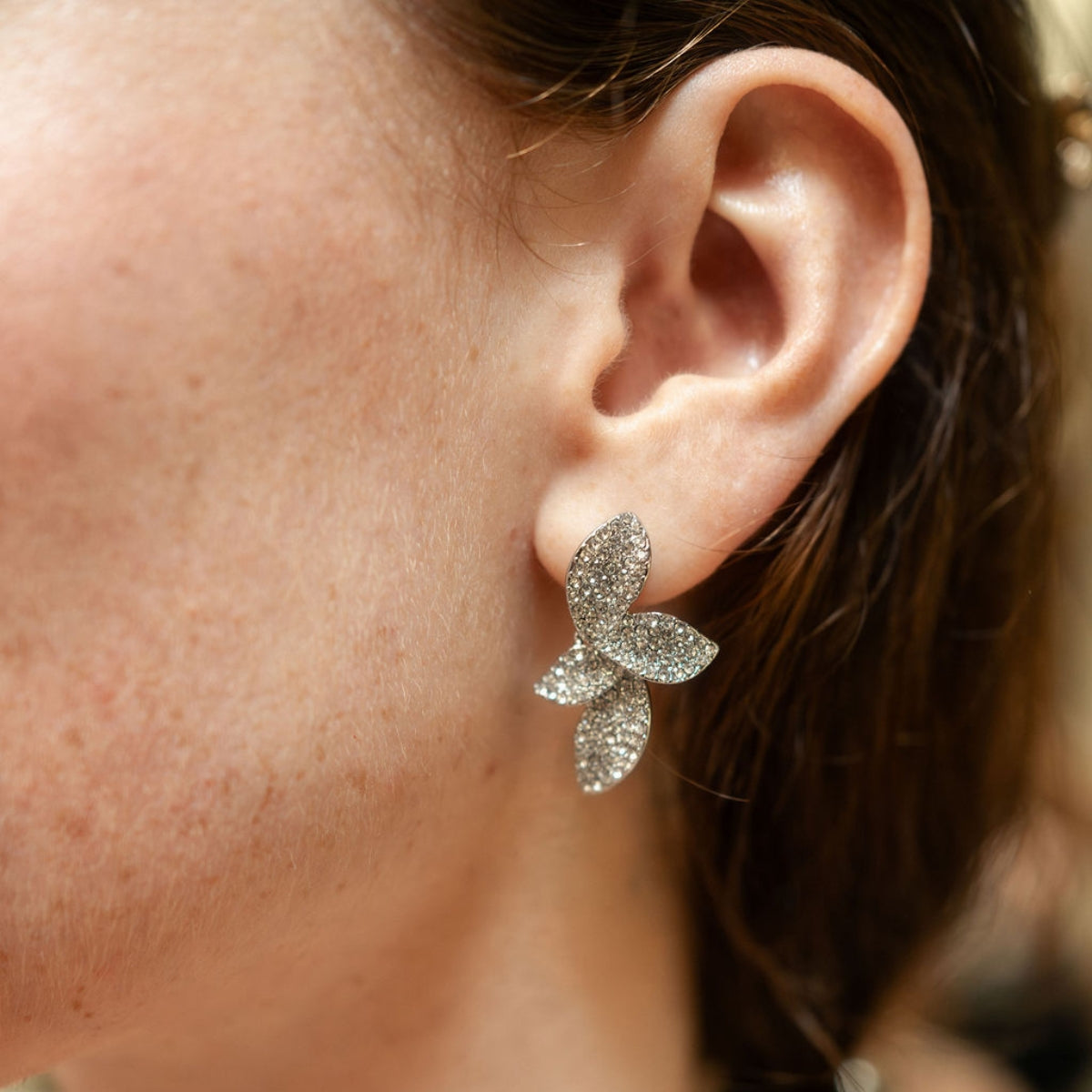 Boucles d'oreilles feuilles strassées argentées