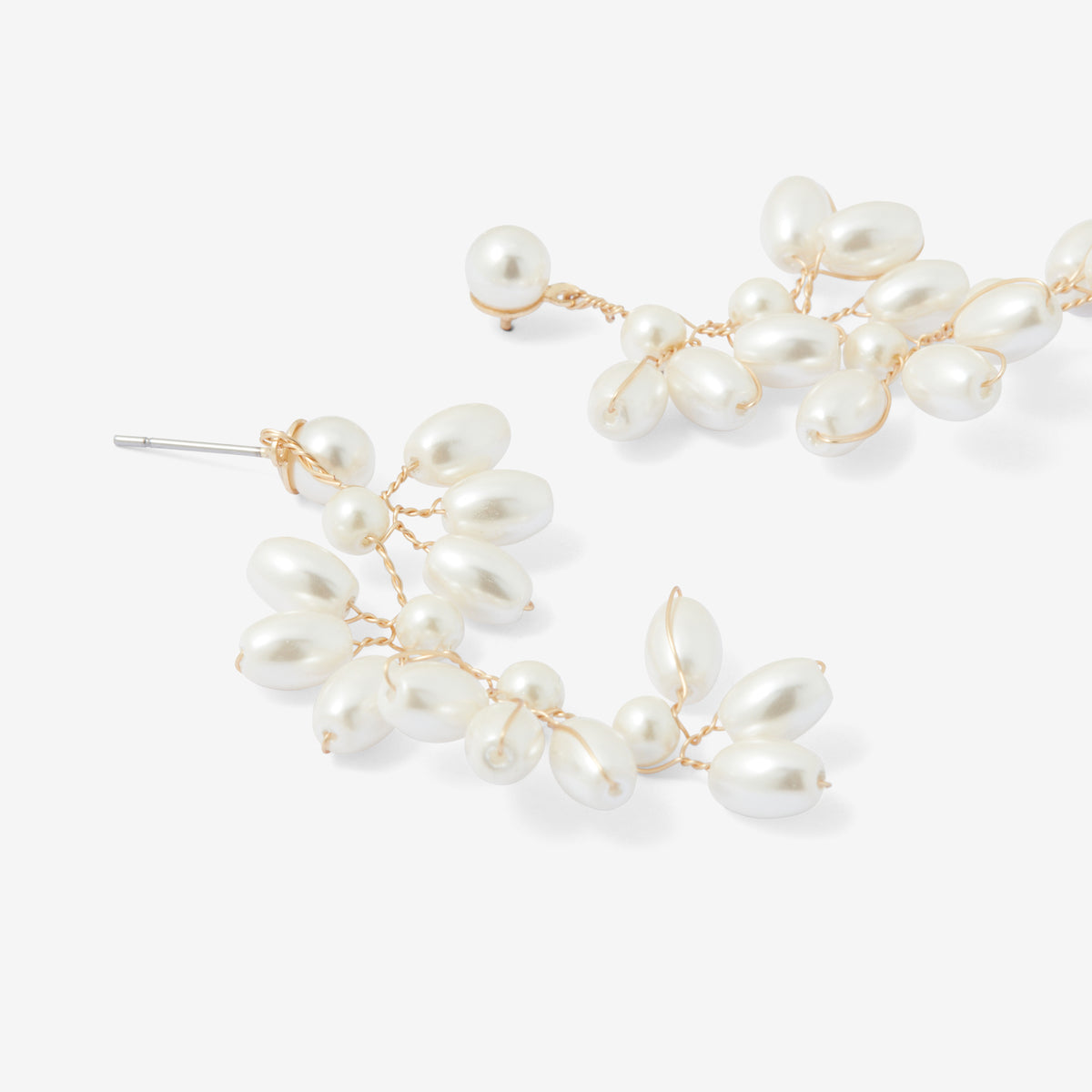 Boucles d'oreilles grappe de perles blanches