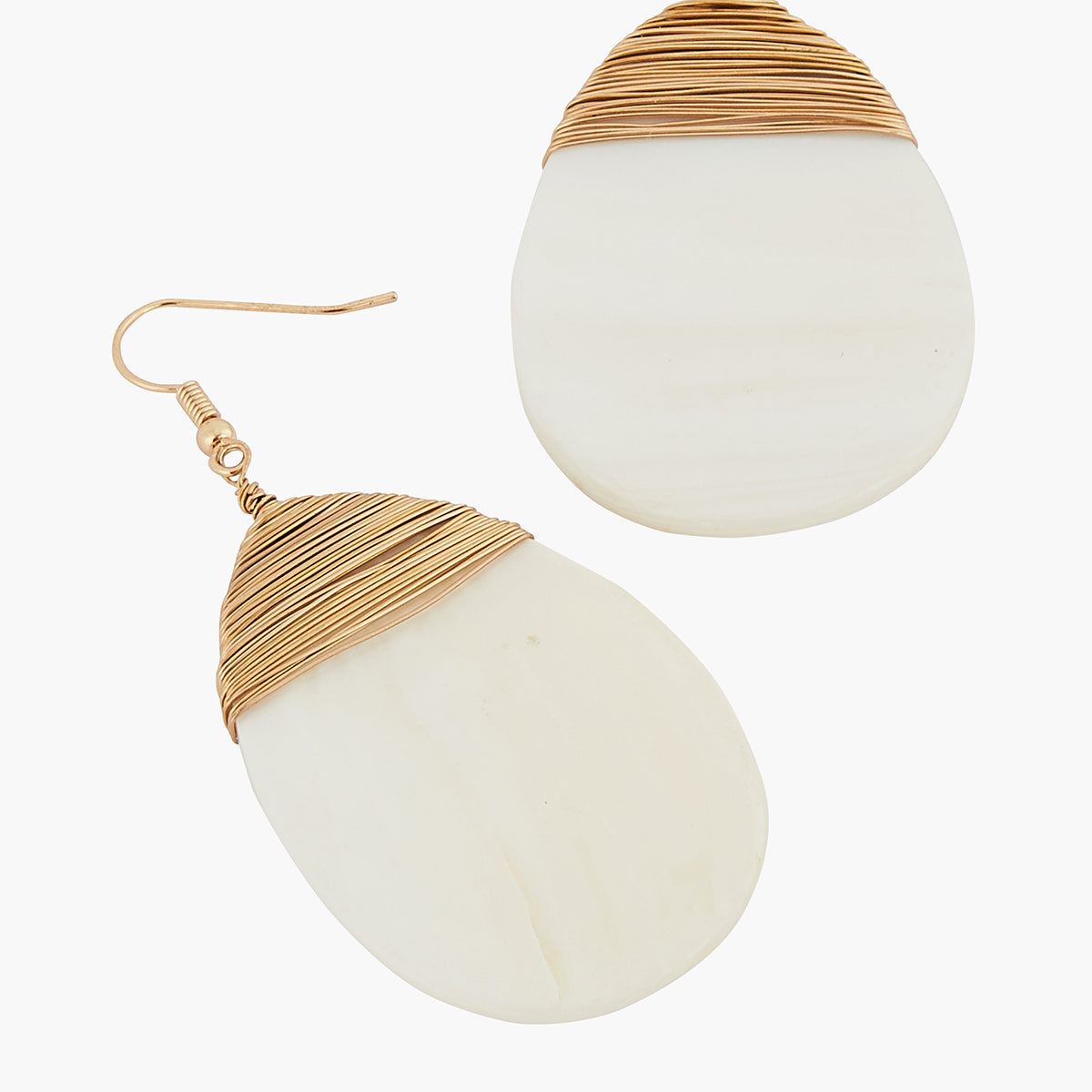 Boucles d’oreilles goutte blanches nacrées