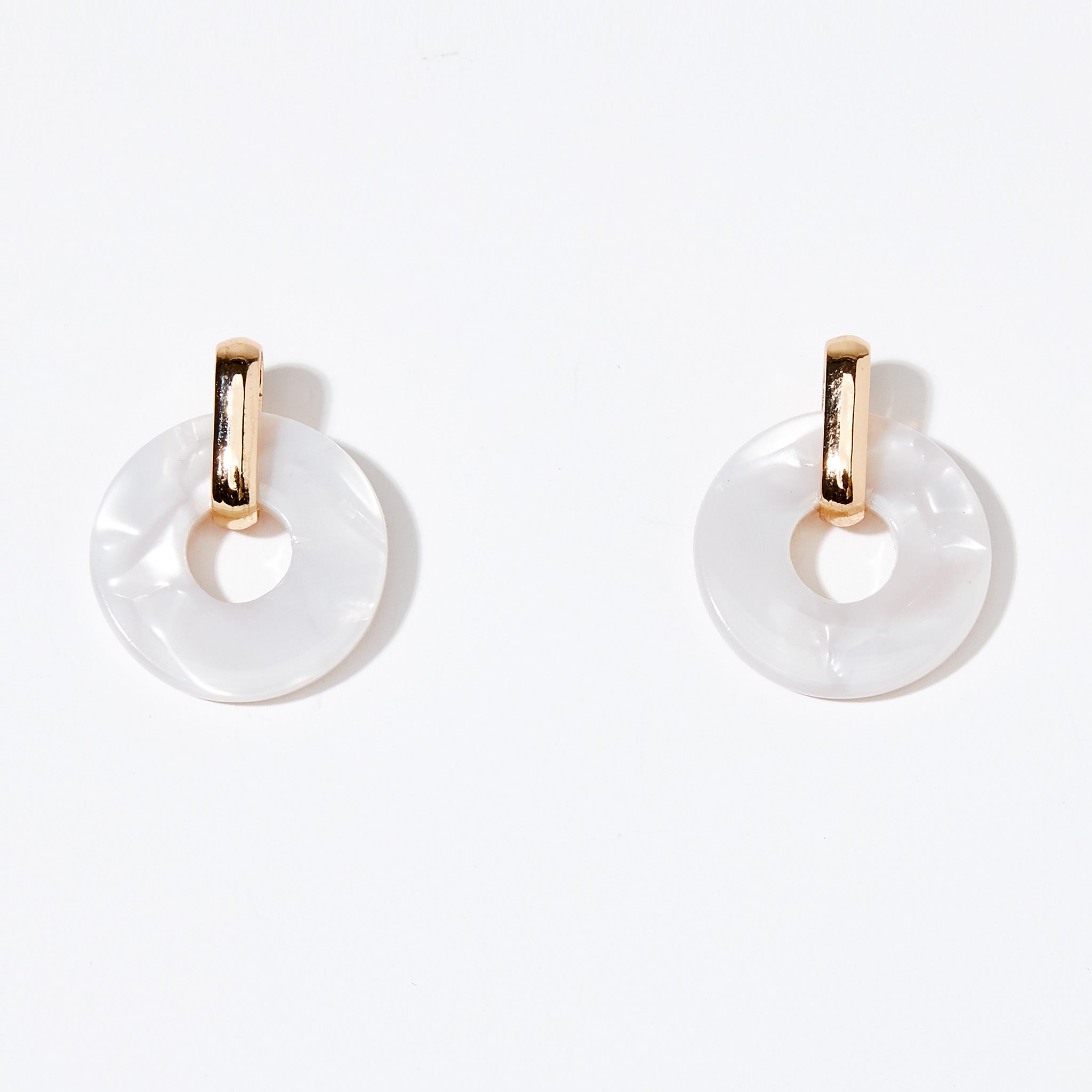 Boucles d’oreilles rondes blanches nacrées