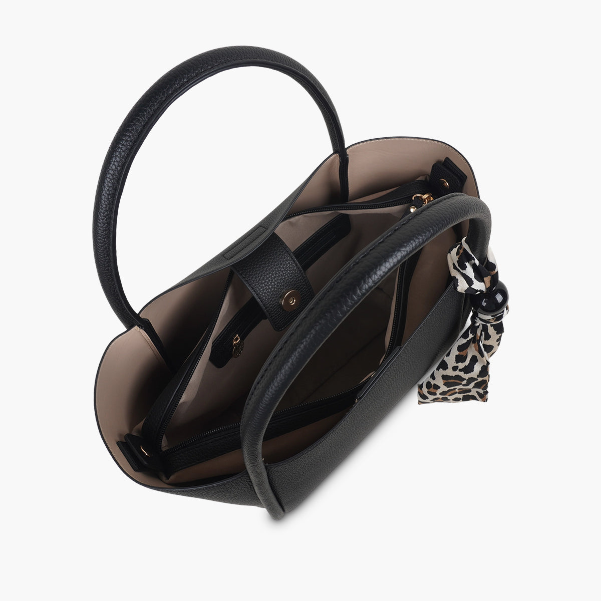 Cabas noir avec foulard léopard