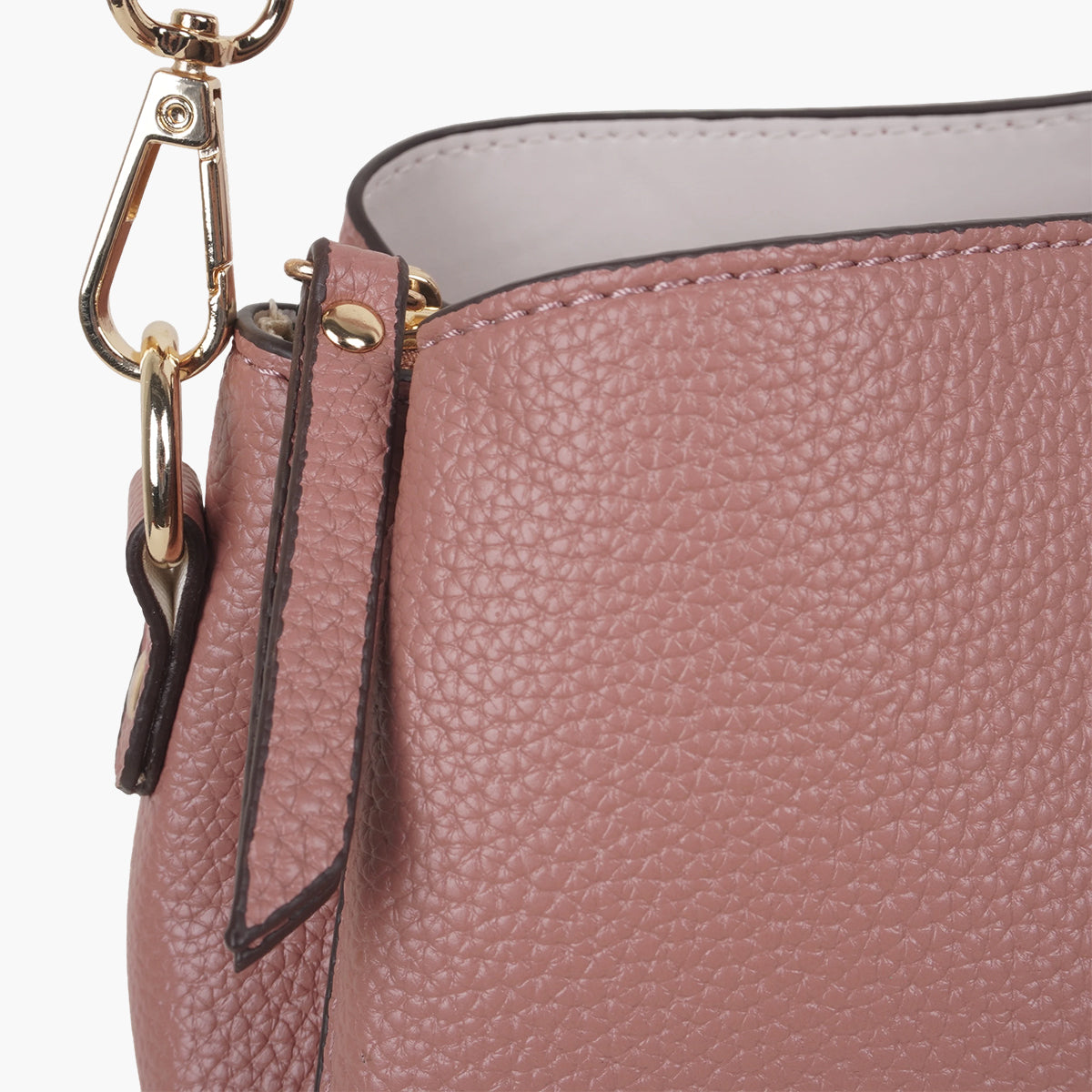 Sac effet grainé rose à bandoulière à motif