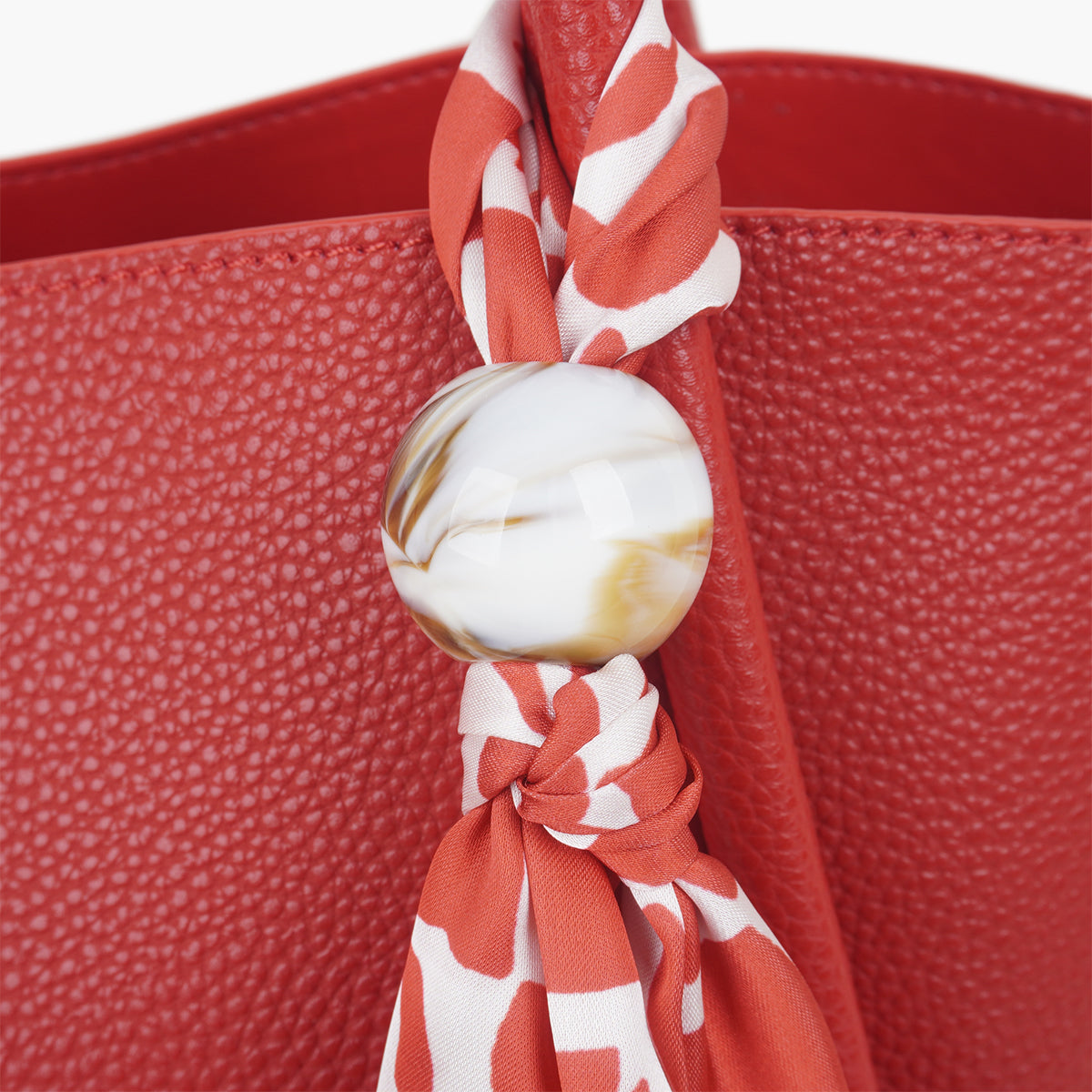 Cabas rouge avec foulard