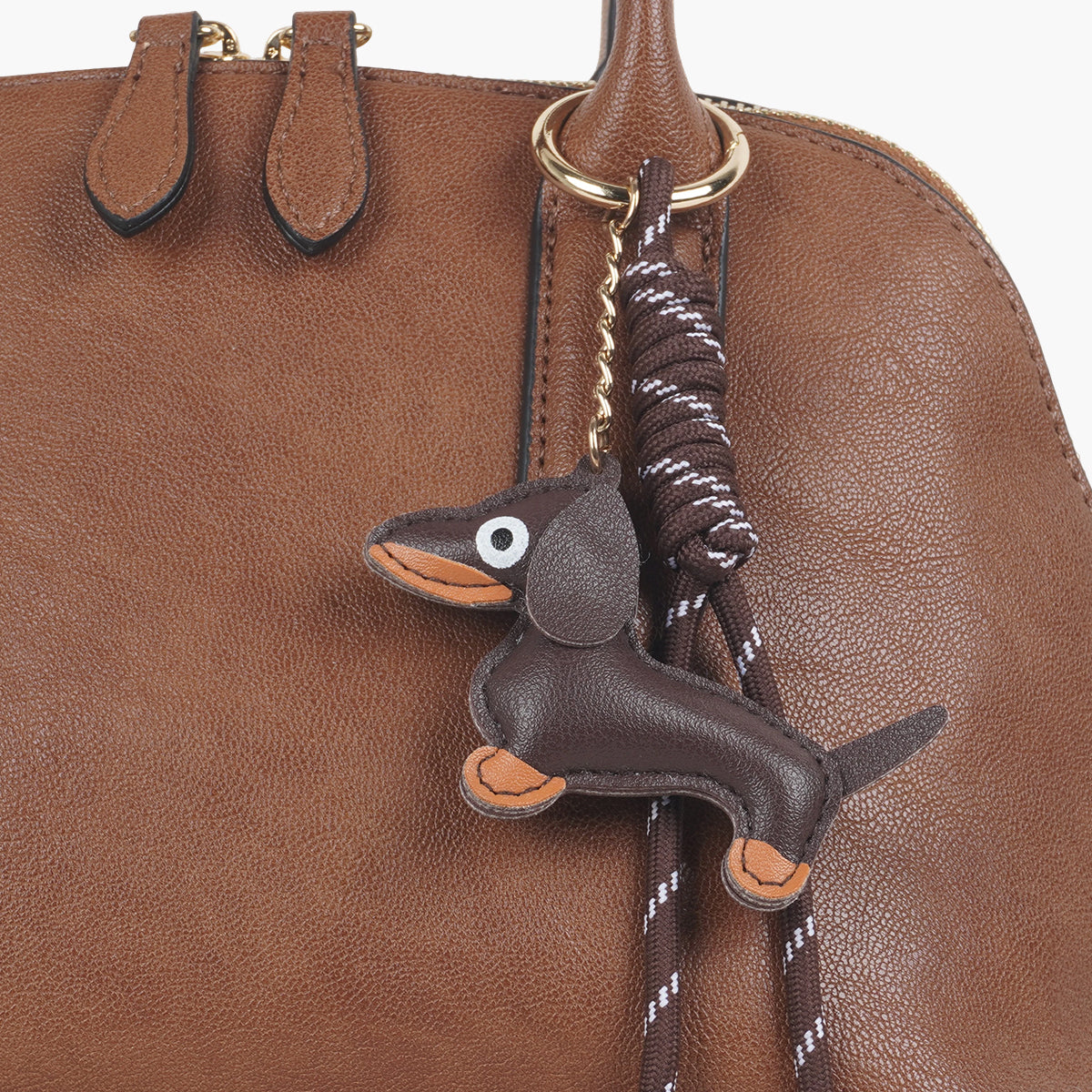 Sac porté main marron avec grigri teckel