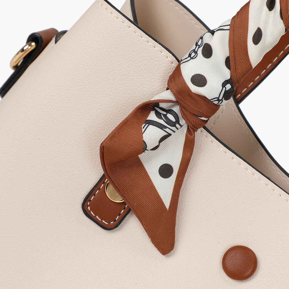 Sac à main effet grainé écru avec foulard