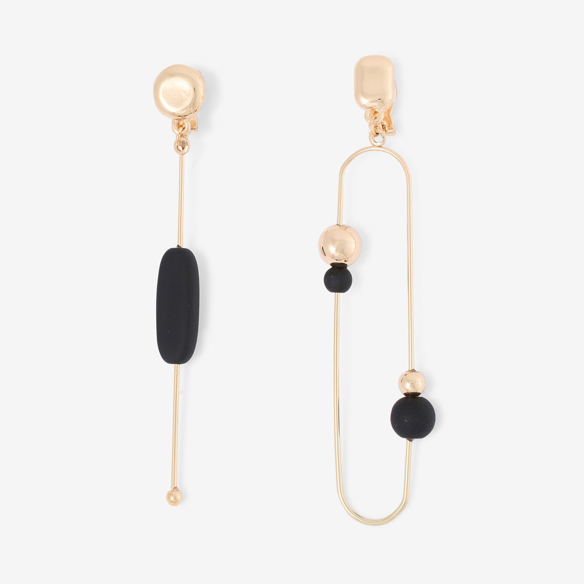 Longues boucles d'oreilles clips - asymétriques noires et dorées