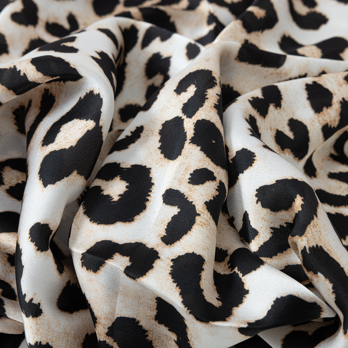 Foulard carré motif léopard