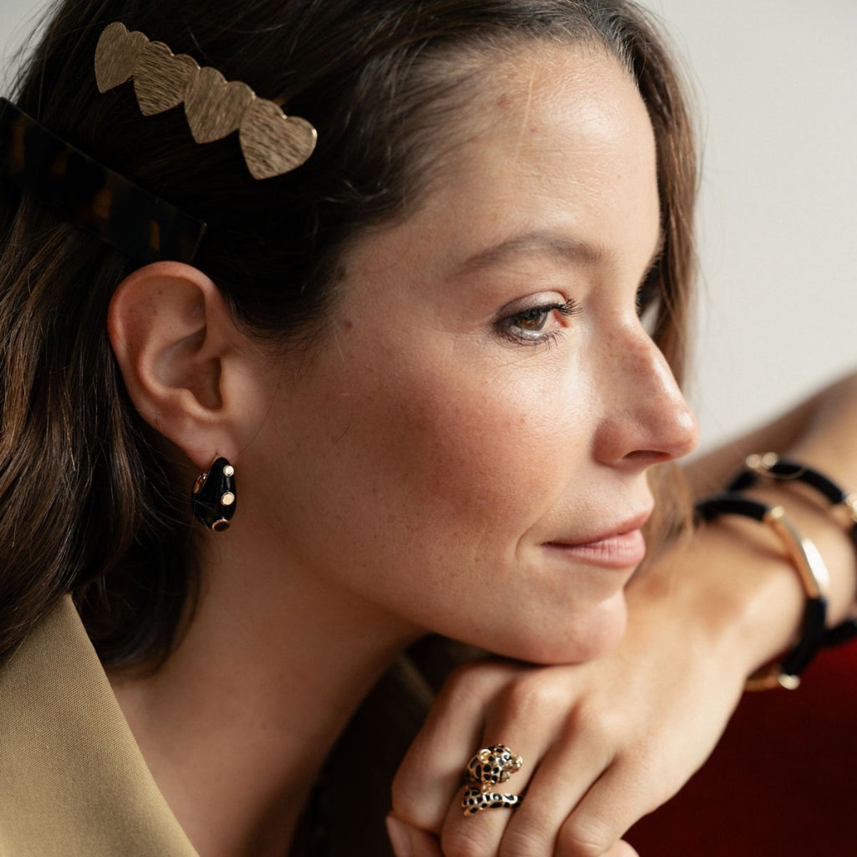 Boucles d'oreilles gouttes noirs cloutées