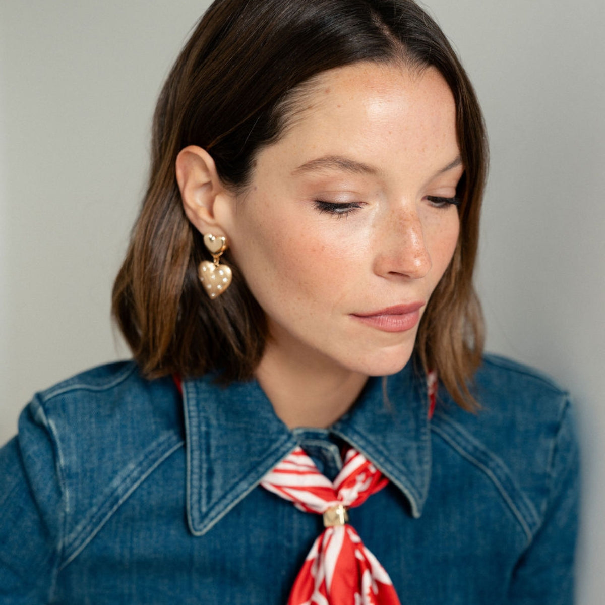 Boucles d’oreilles double cœurs dorés et strassés