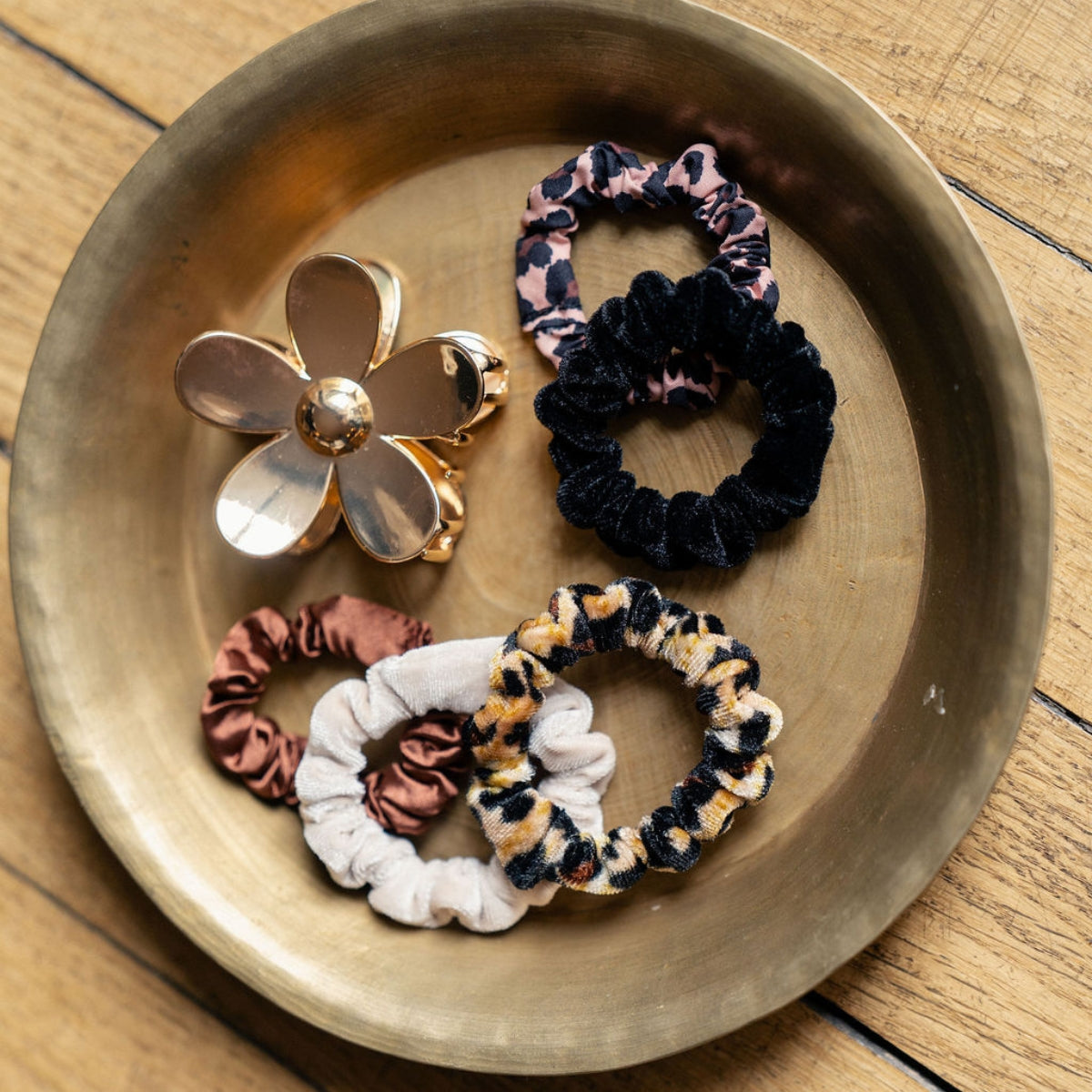 Pince à cheveux fleur dorée