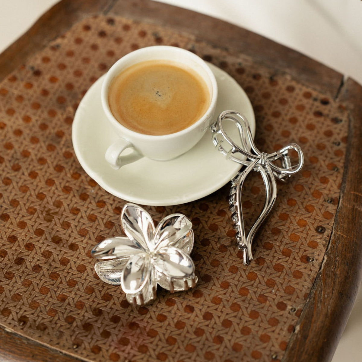 Pince à cheveux nœud argenté