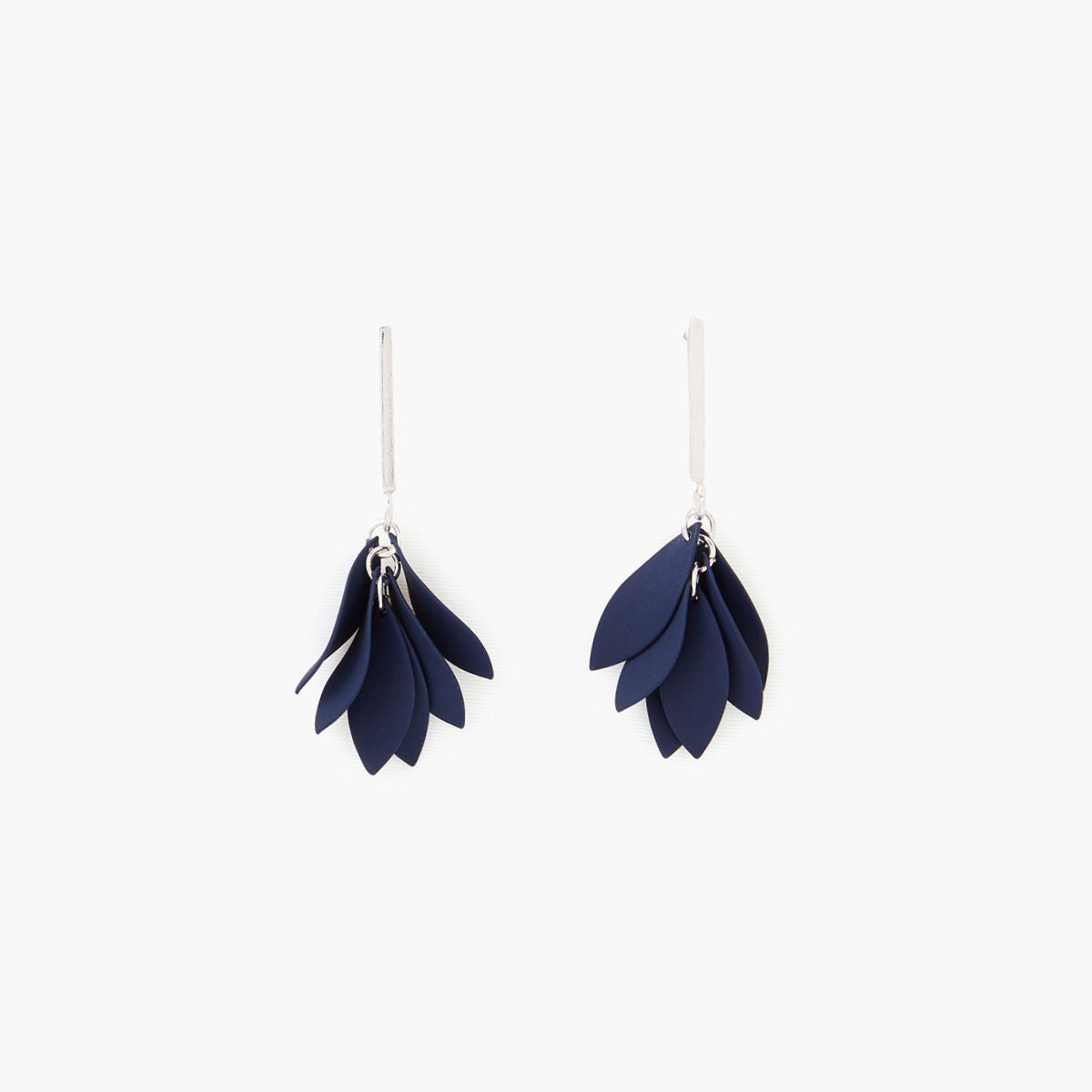 Boucles d'oreilles pendantes pétales bleus