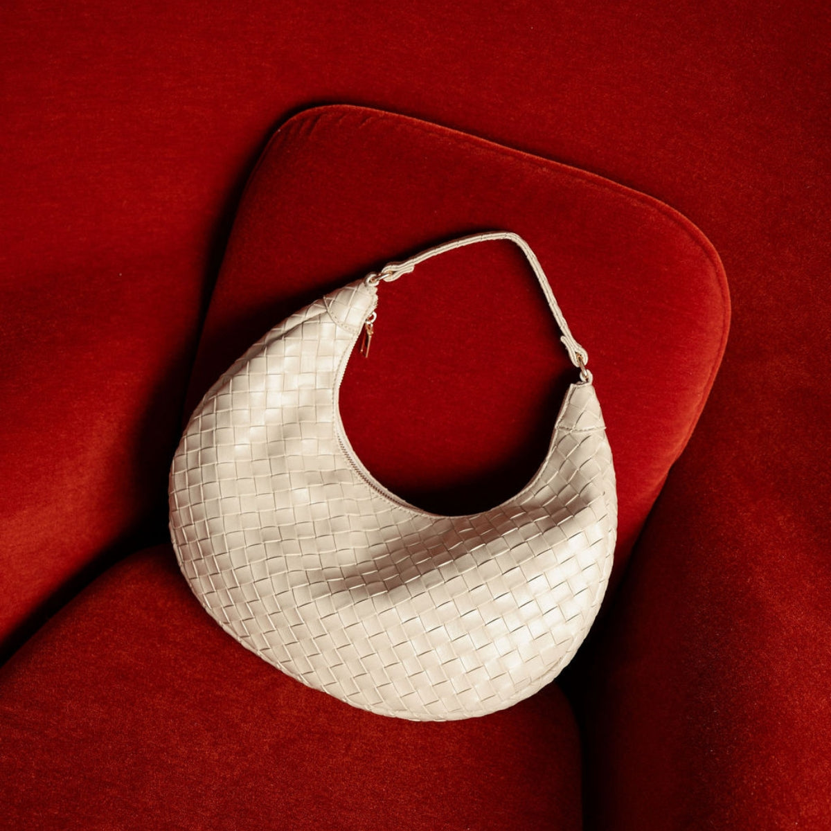 Sac demi-lune tressé écru