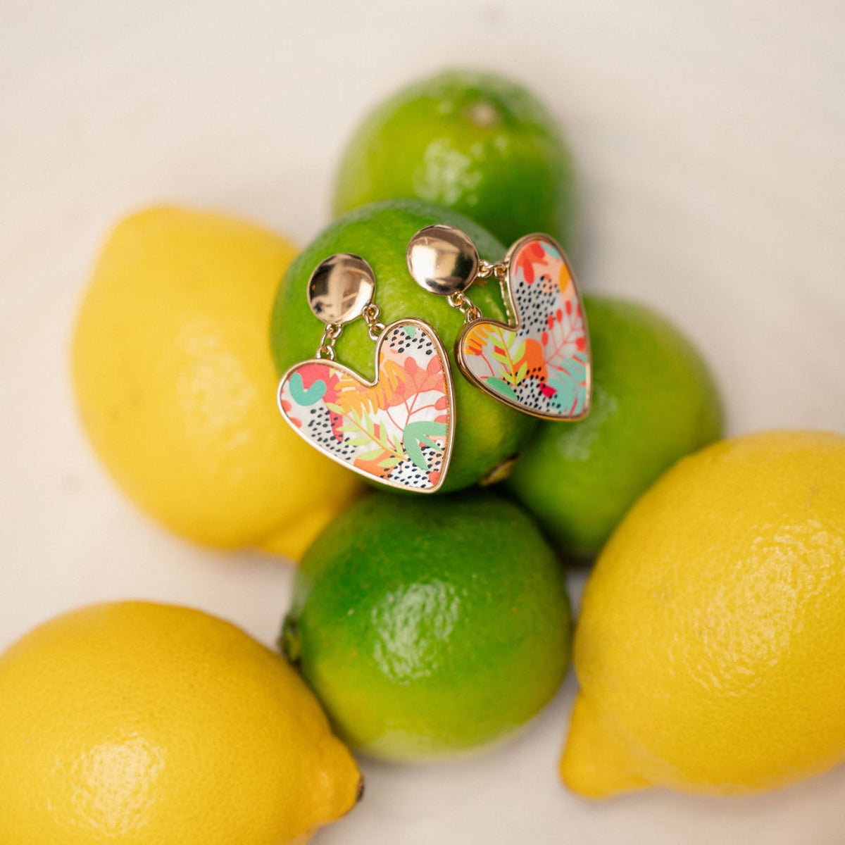 Boucles d’oreilles cœurs nacrés Balagane imprimé feuille