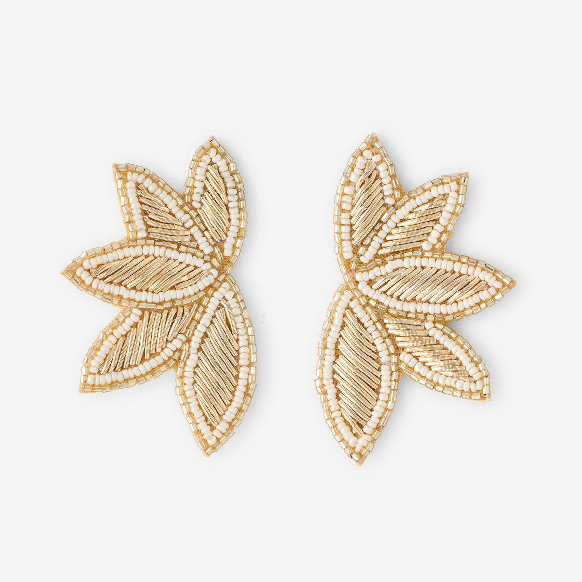 Boucles d'oreilles demi feuille en perles de rocailles