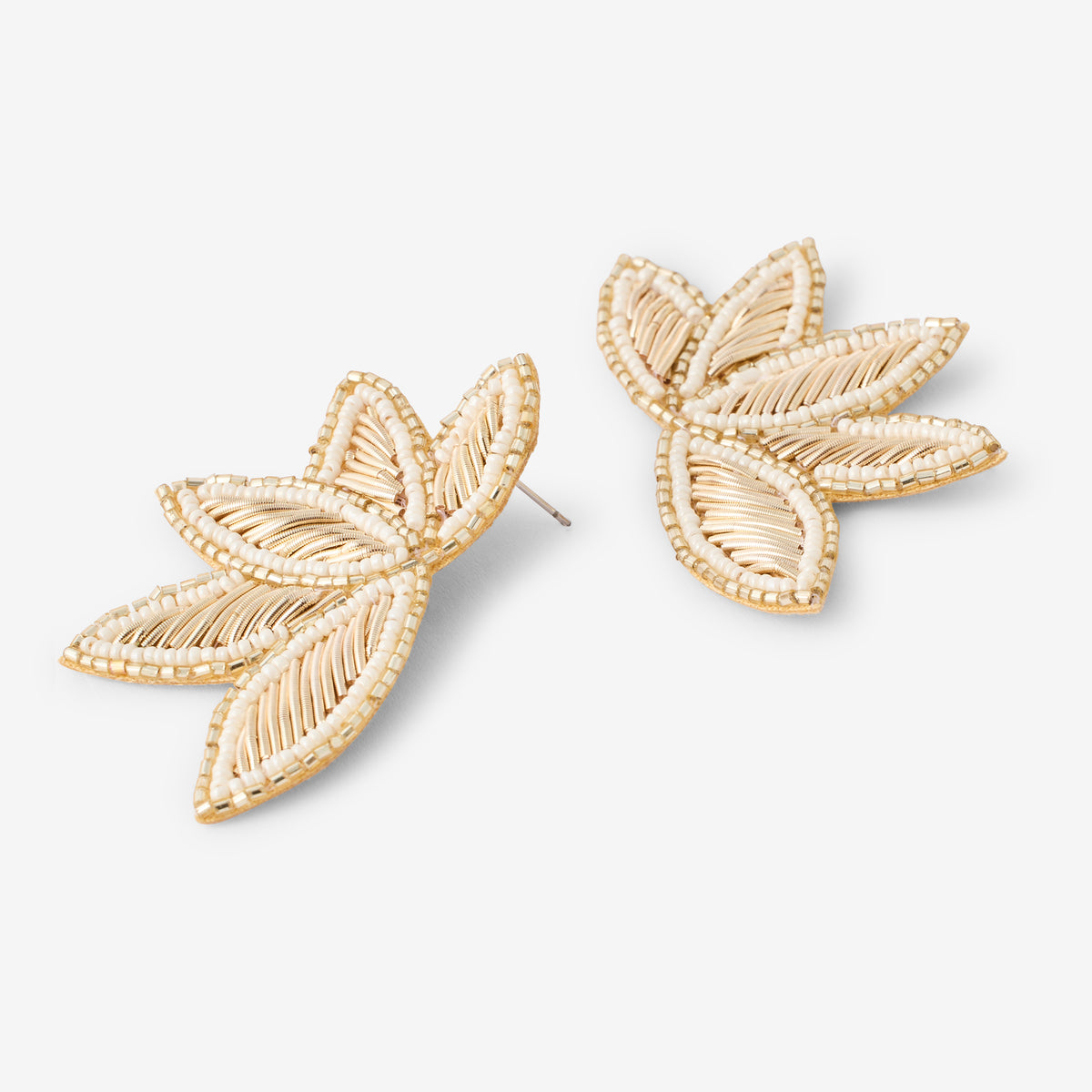 Boucles d'oreilles demi feuille en perles de rocailles