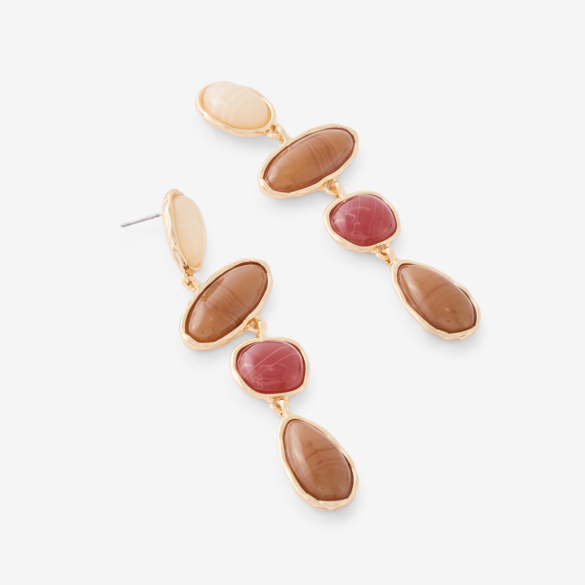 Longues boucles d'oreilles marrons et rouges