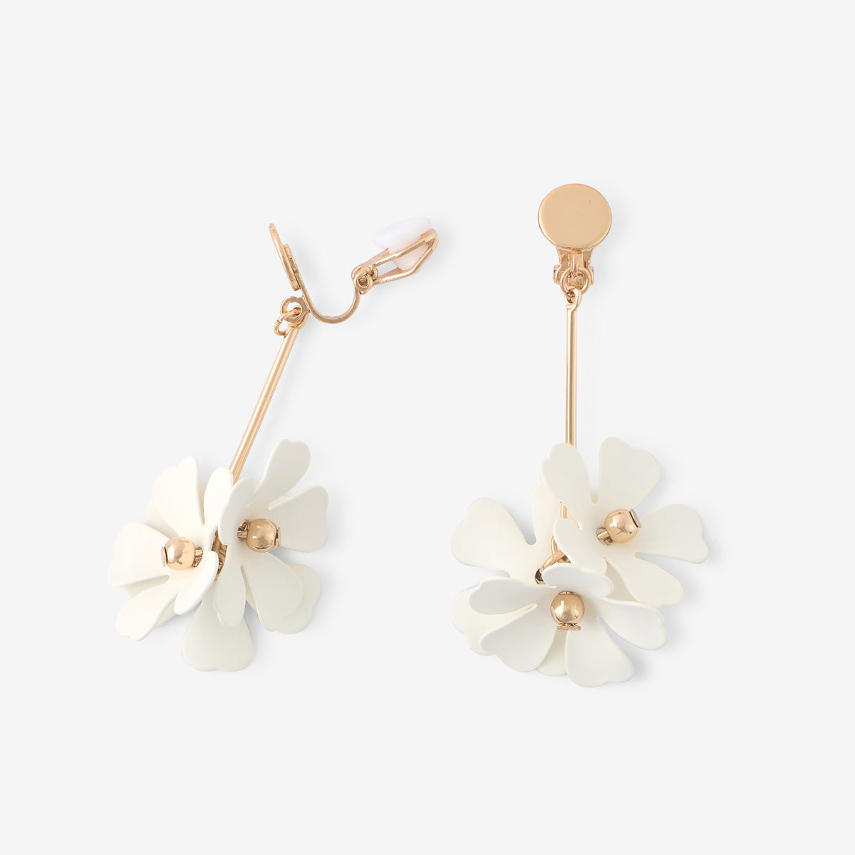 Boucles d'oreilles clips - Longues à fleurs blanches