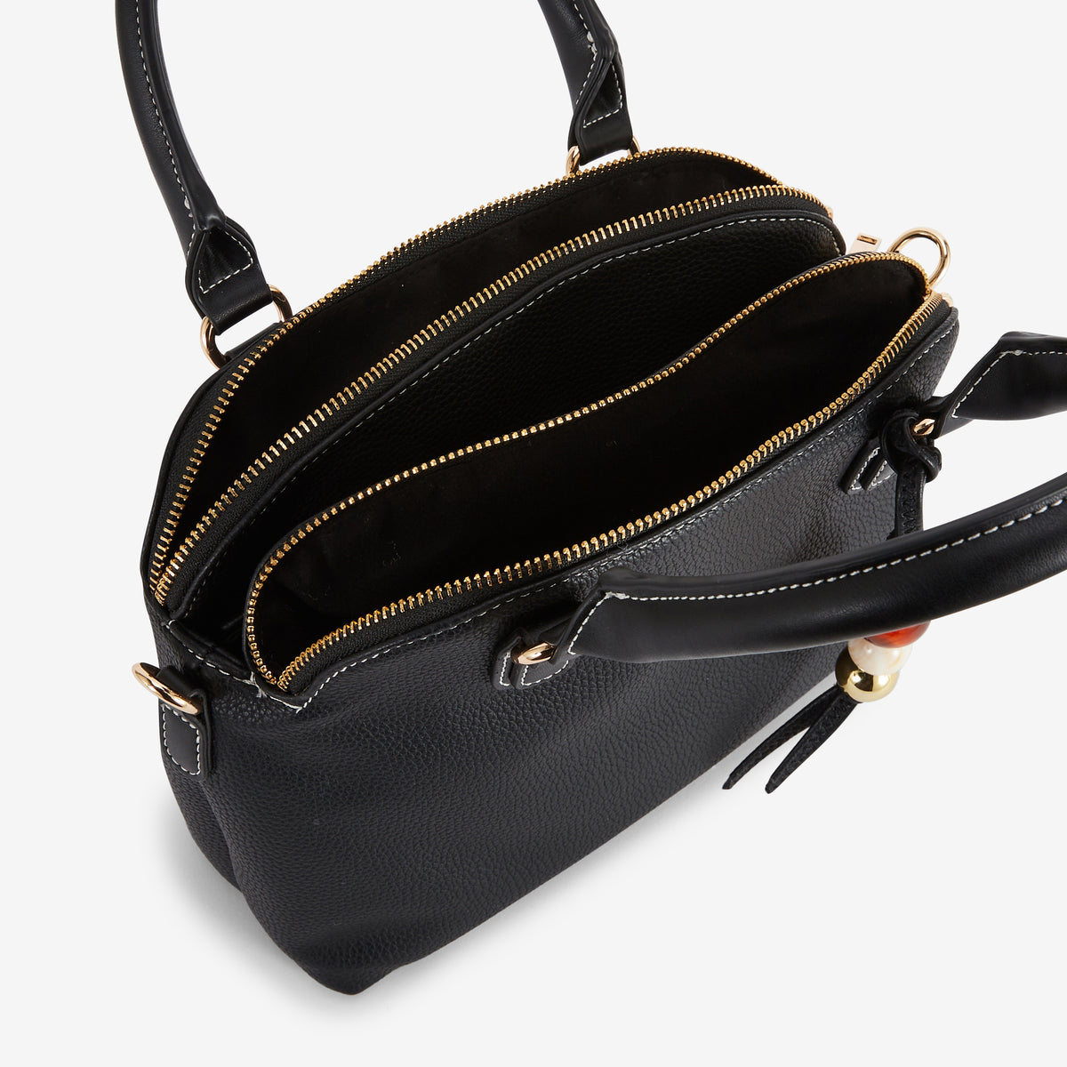 Petit sac porté main noir avec grigri de perles