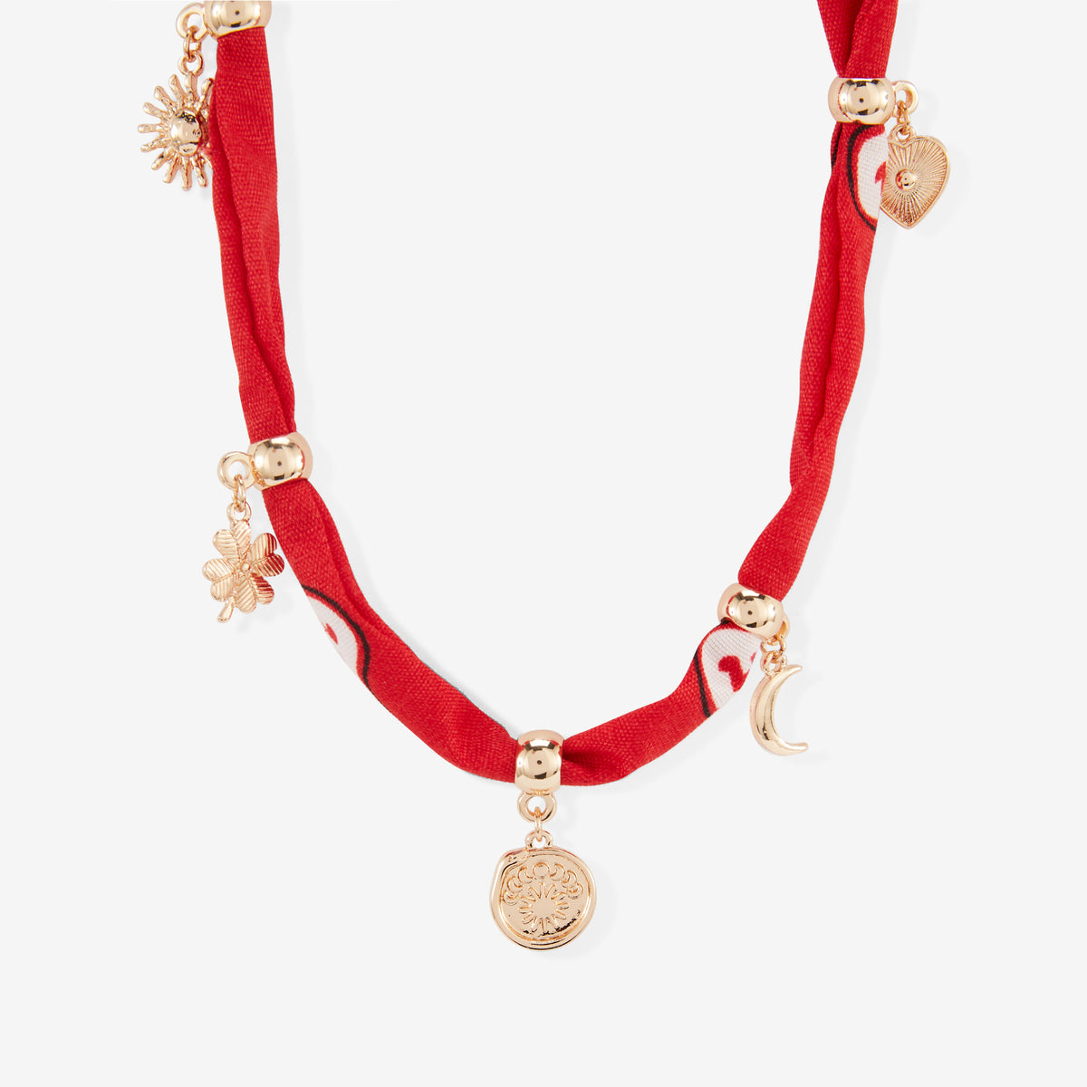 Collier tissu rouge à charms