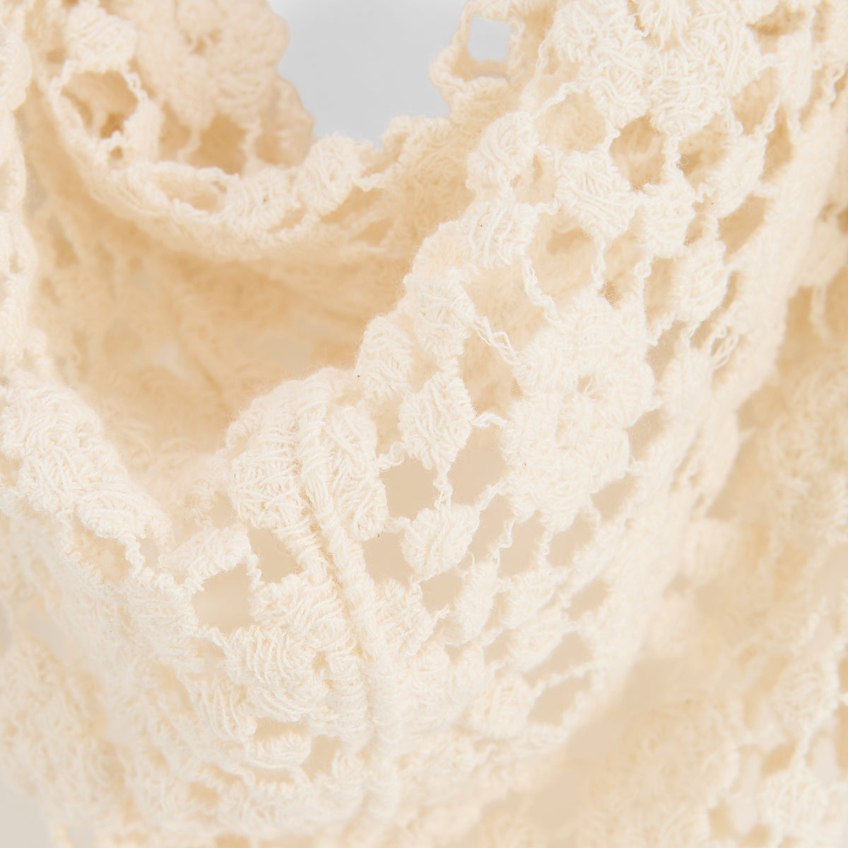 Foulard triangle en dentelle écru