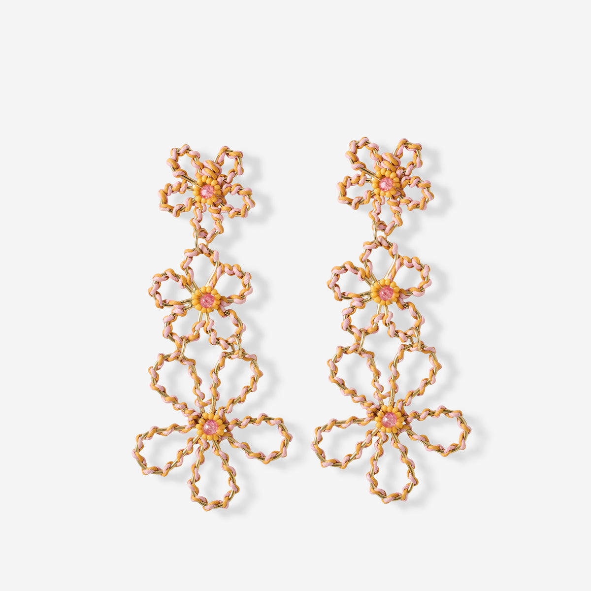 Boucles d'oreilles pendantes 3 fleurs filaires en raphia